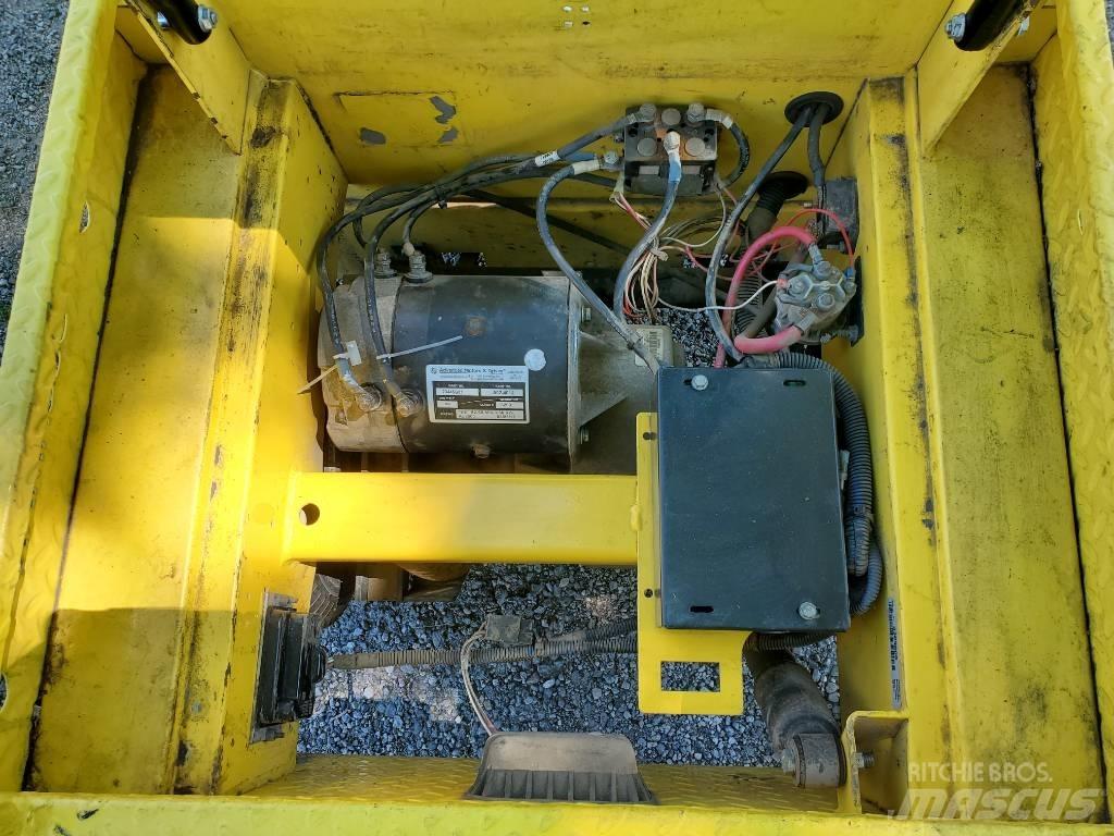 Cushman Minute Miser Tow truck