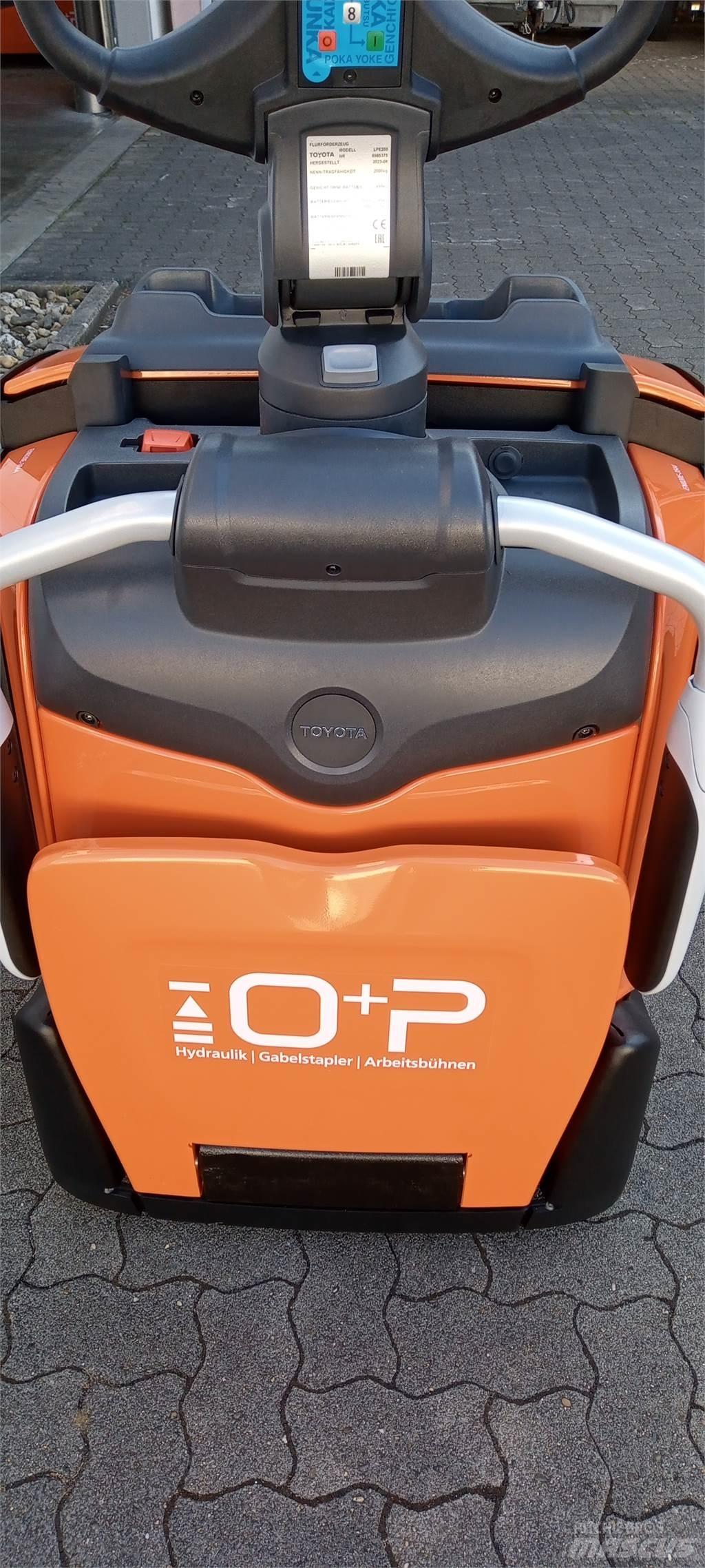 Toyota LPE200 Low lifter
