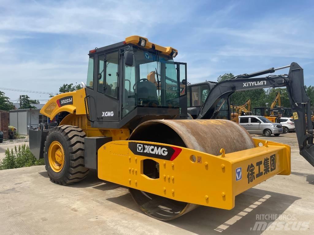 XCMG XS 223 J Single drum rollers