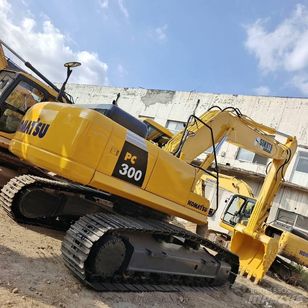 Komatsu PC300 Crawler excavators