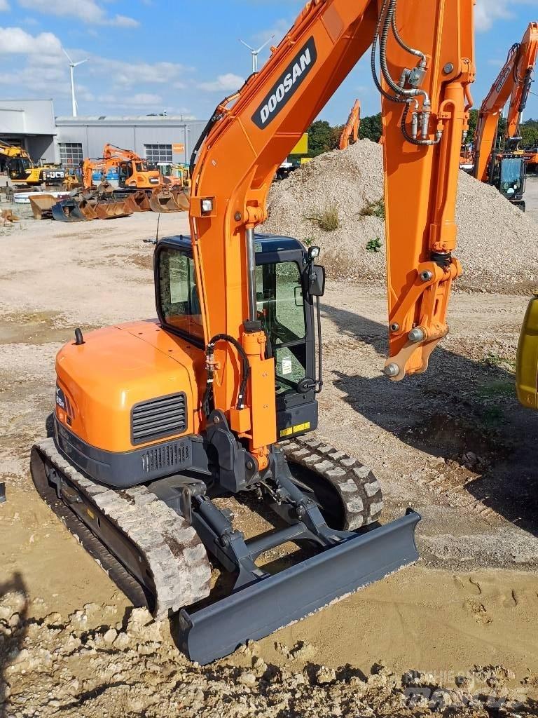 Doosan DX 85 R-3 Mini excavators  7t - 12t