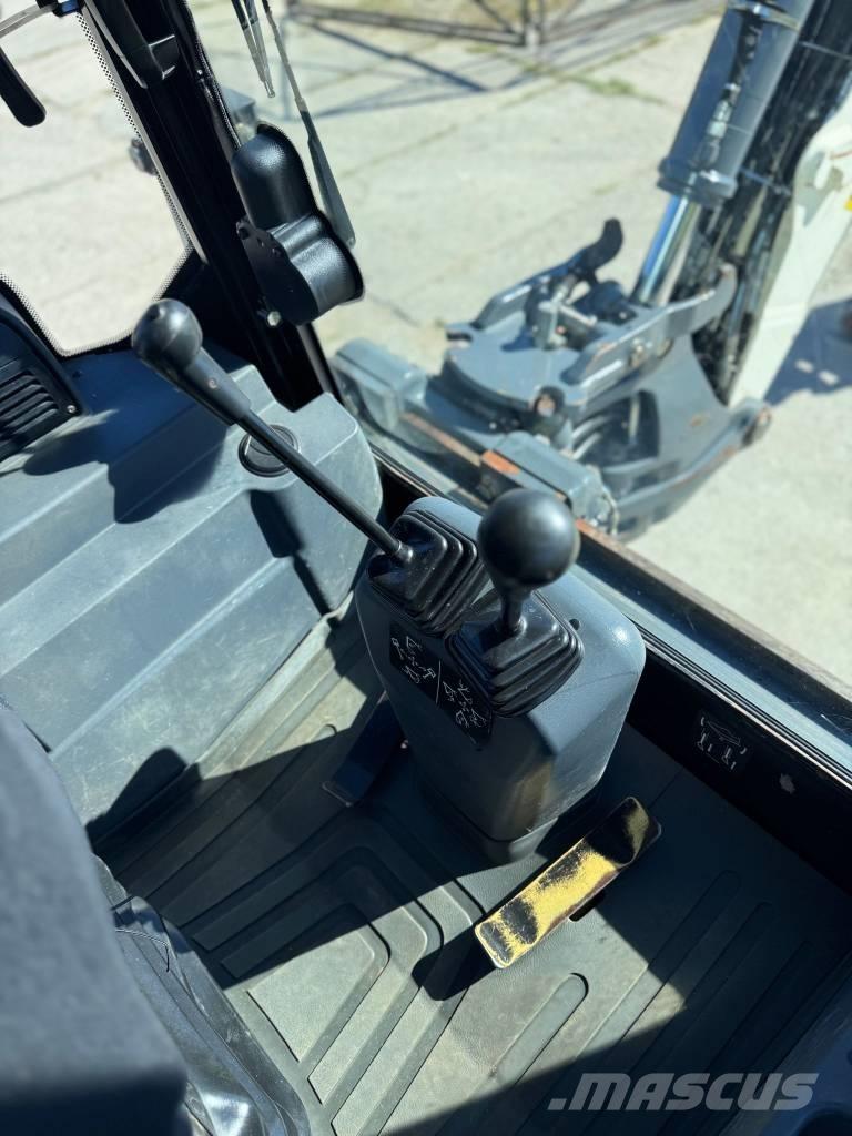 Terex TLB 890 Backhoe