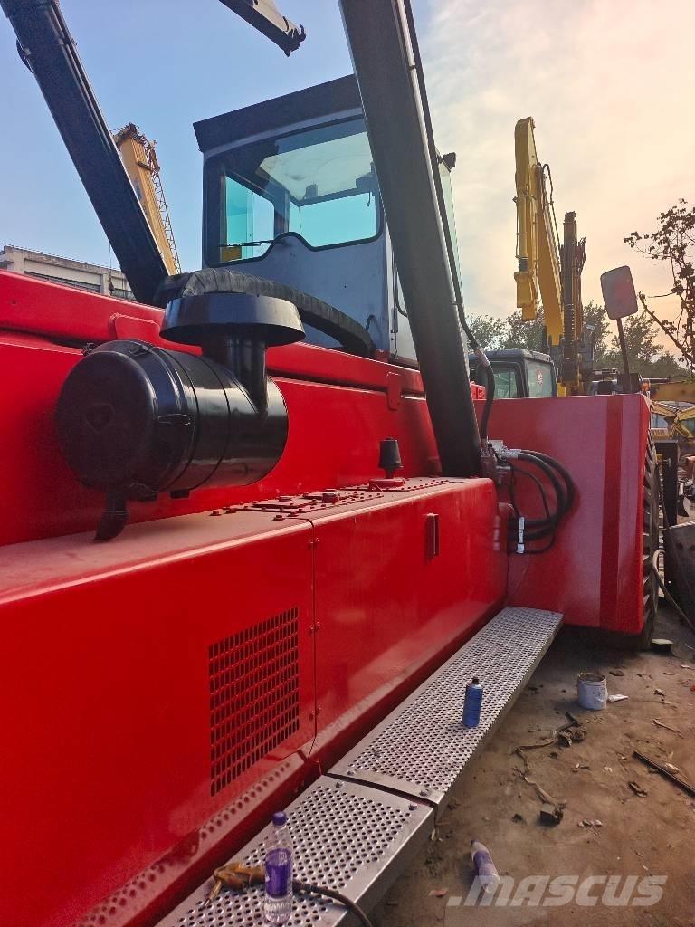 Kalmar DRF 450 Reach stackers