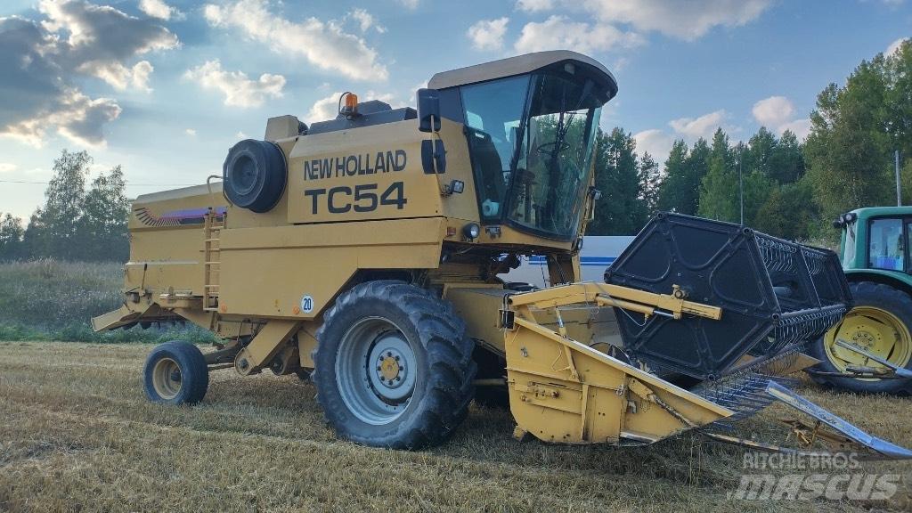 New Holland TC 54 Combine harvesters