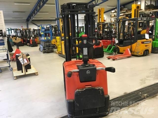 BT SPE 160 L Pedestrian stacker