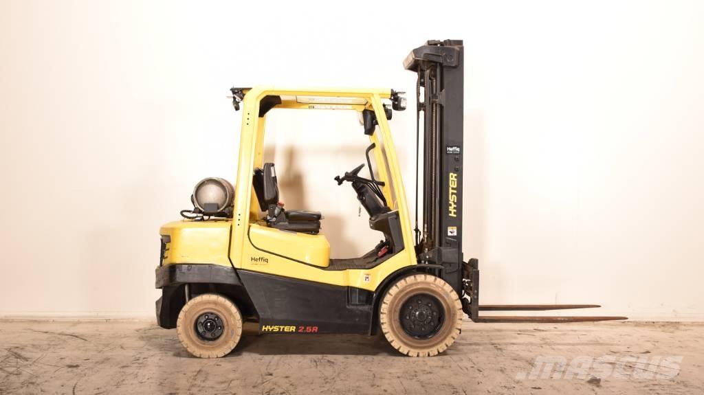 Hyster H2.5A6-L LPG trucks