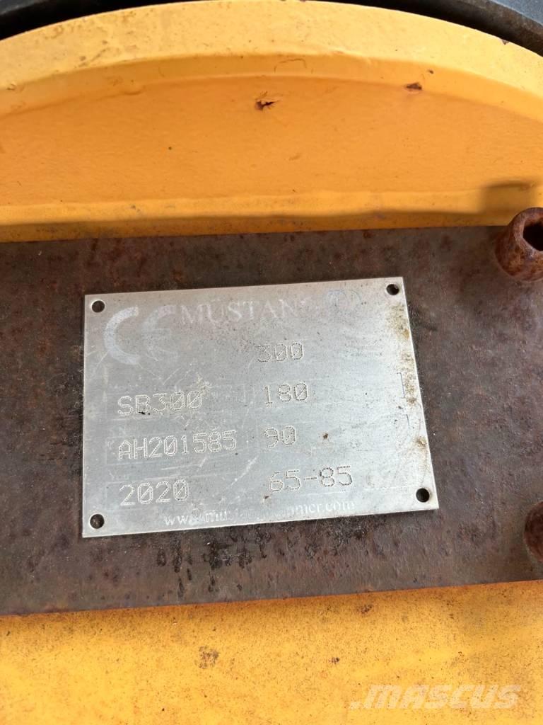 Mustang SB 300 Grapples