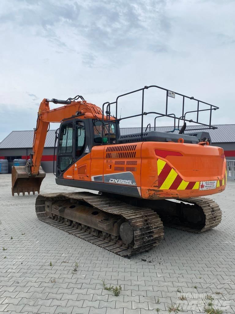 Doosan DX 225 LC Crawler excavators