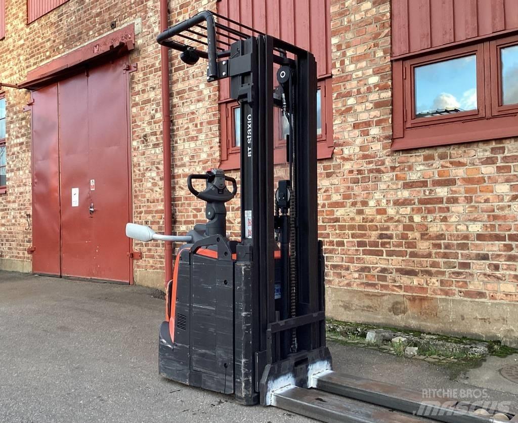 BT SPE 120 L Pedestrian stacker