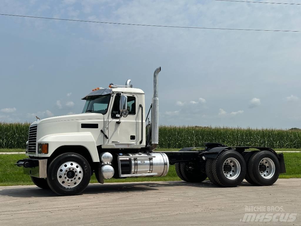 Mack Pinnacle 64ft Prime Movers