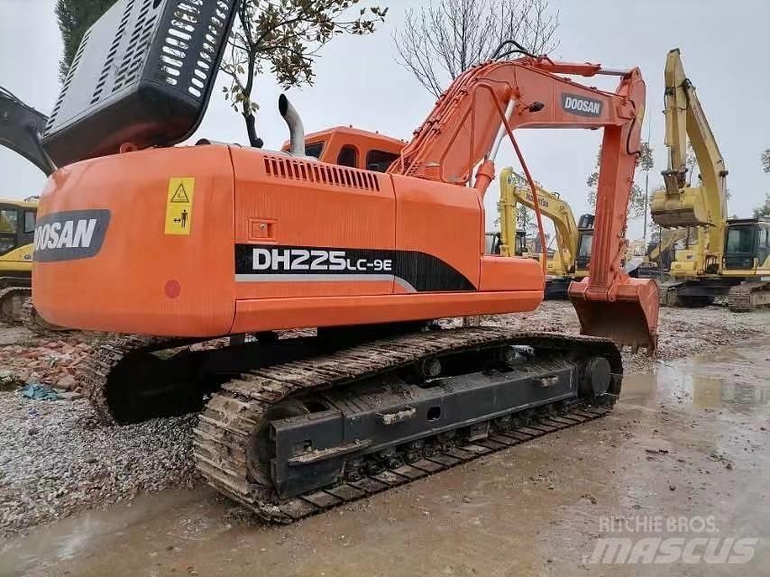 Doosan 225 LC-9 Crawler excavators