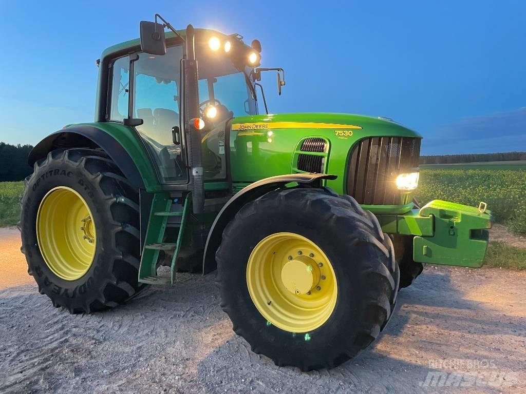 John Deere 7530 Tractors