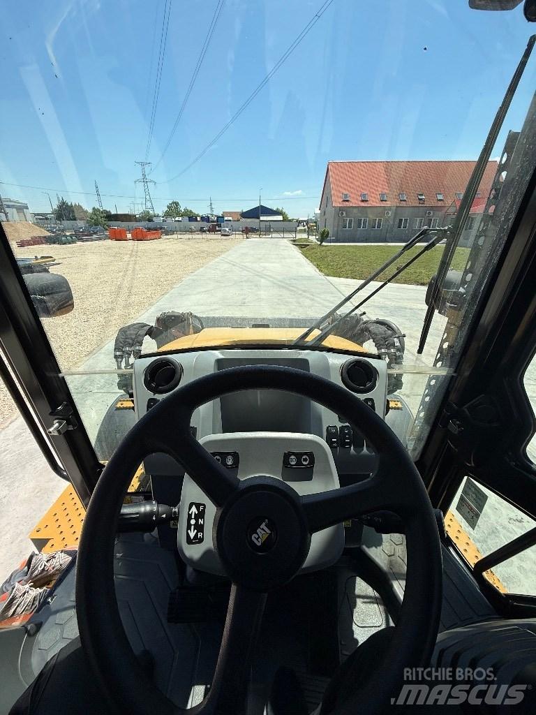 CAT 432f2 Backhoe