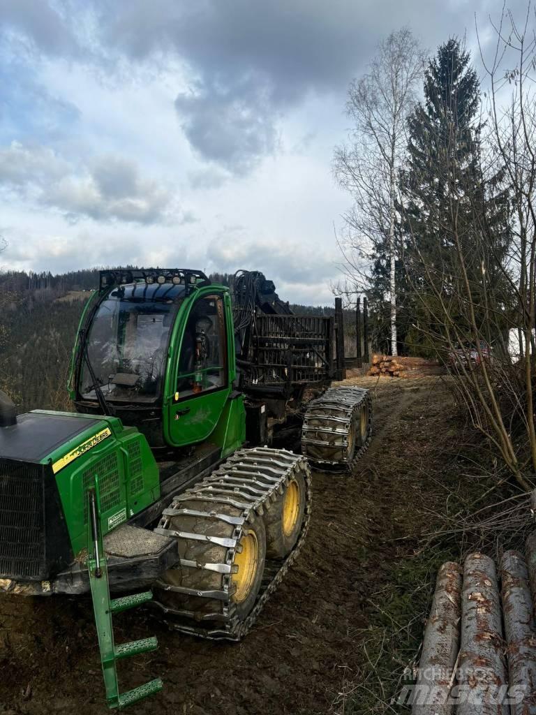 John Deere 1110 E Forwarders