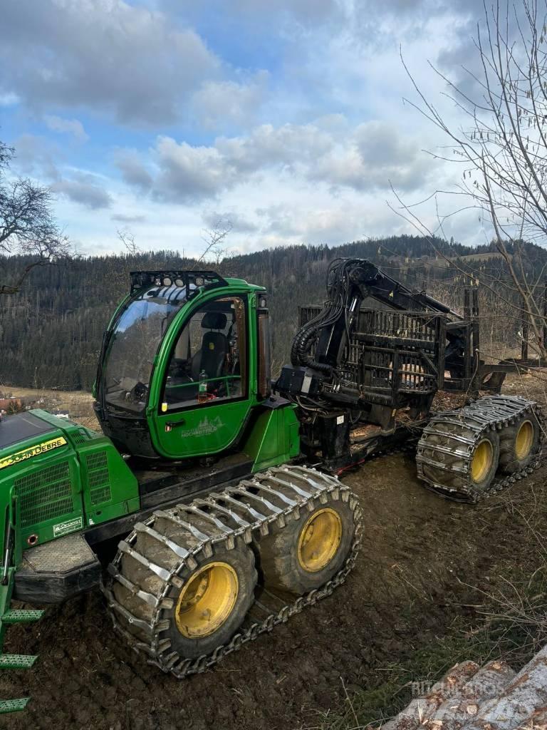 John Deere 1110 E Forwarders