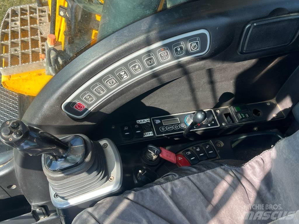 JCB JS 145 W Wheeled excavators