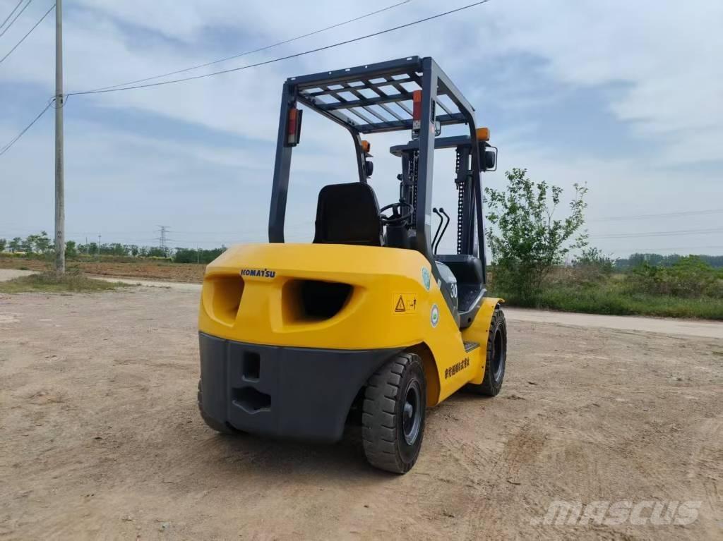 Komatsu 30 Diesel trucks