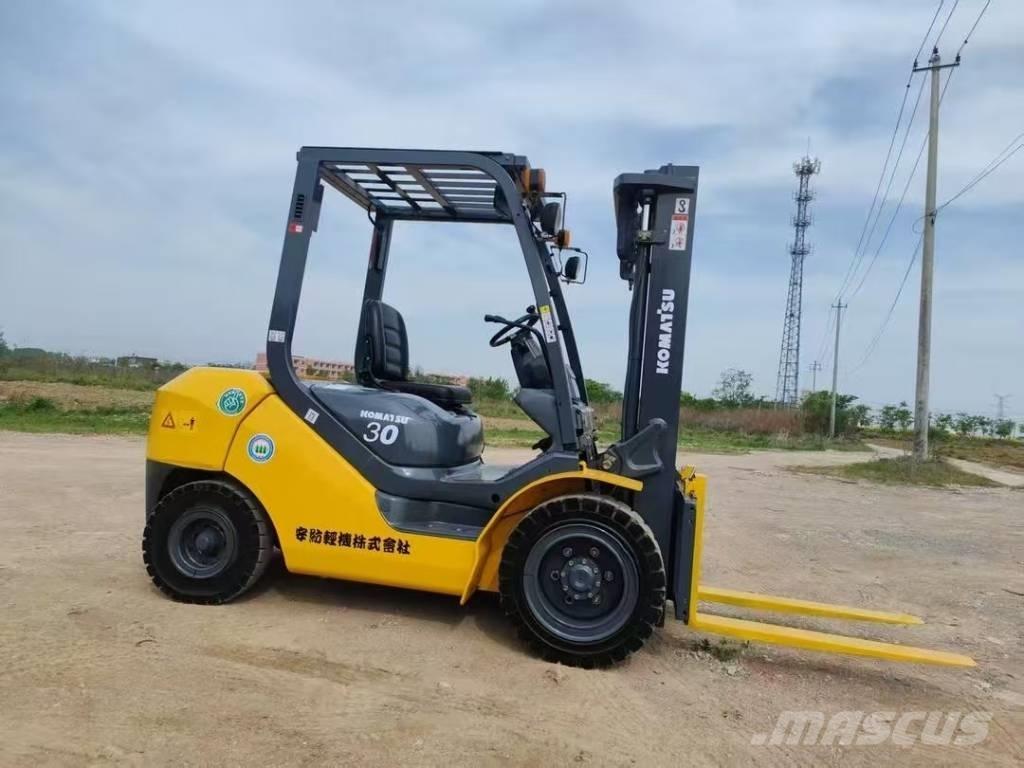 Komatsu 30 Diesel trucks