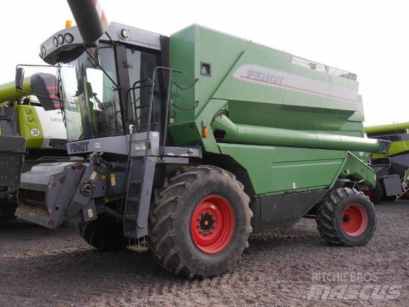 Fendt 8350 Combine harvesters
