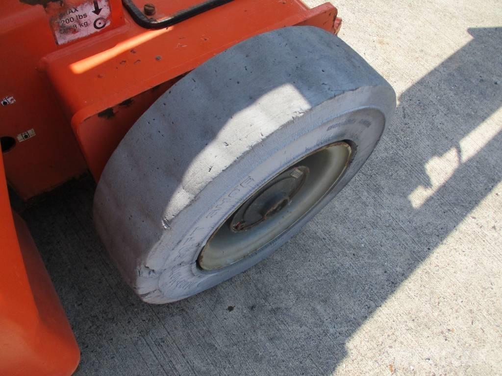 JLG E 400 AJPN (146) Compact self-propelled boom lifts