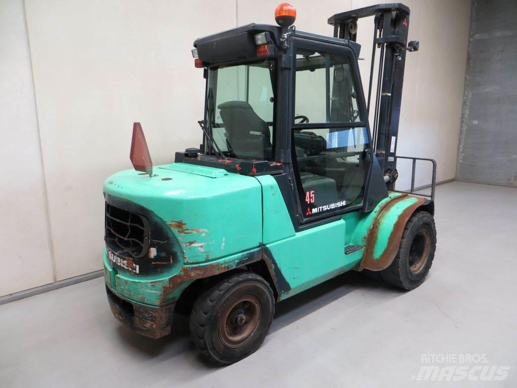 Mitsubishi FD45K Diesel trucks