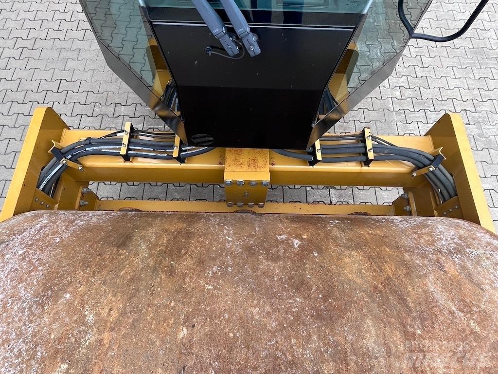 CAT CS66B Single drum rollers