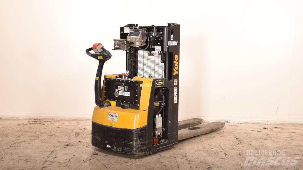 Yale MS20 Pedestrian stacker