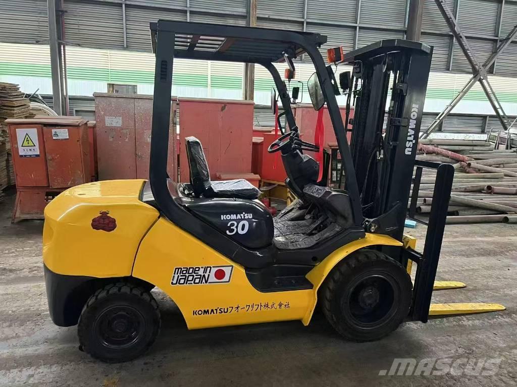 Komatsu FD 30 T-17 Diesel trucks