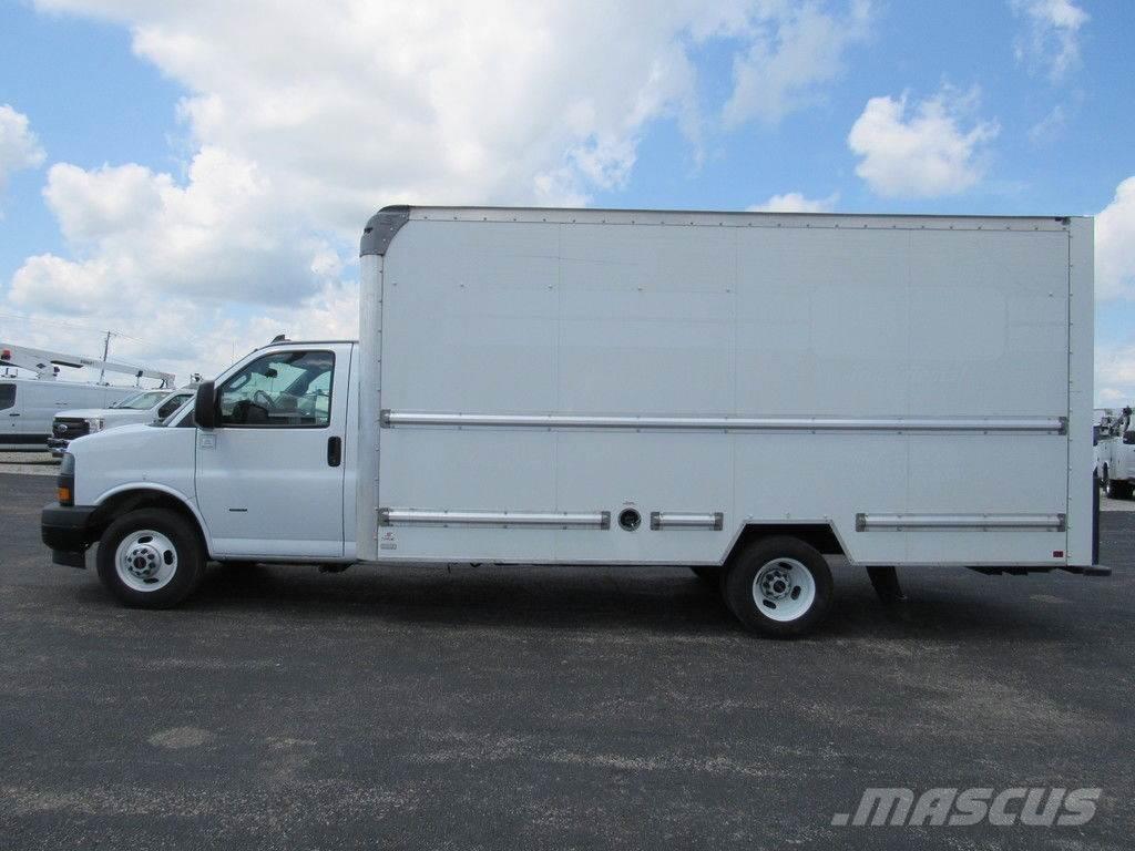 GMC Savana 3500 Box trucks