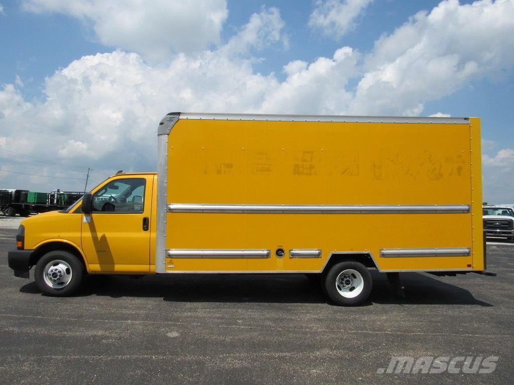 GMC Savana 3500 Box trucks