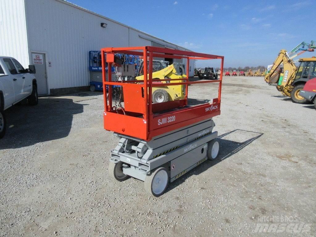 SkyJack SJ3220 Other components