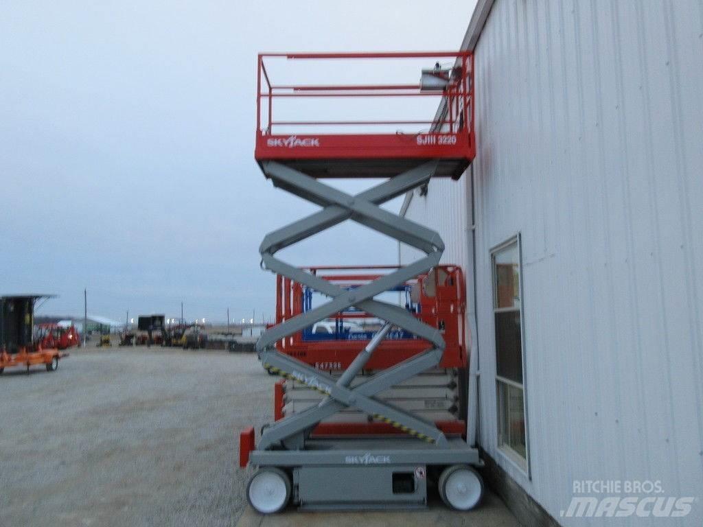 SkyJack SJ3220 Other components