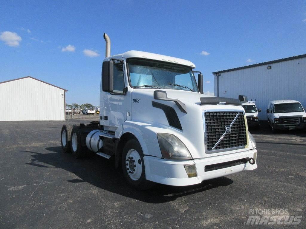 Volvo VNL64 Flatbed / Dropside trucks