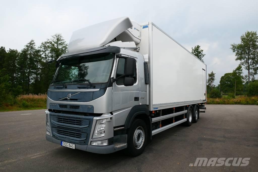 Volvo FM 330 6x2*4 Temperature controlled trucks