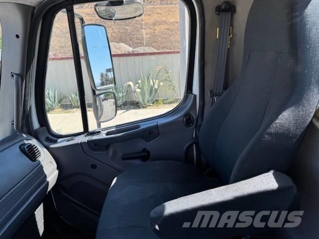 Freightliner M 112 Chassis Cab trucks