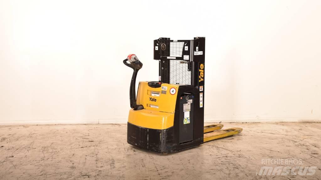 Yale MS 14 AC Pedestrian stacker