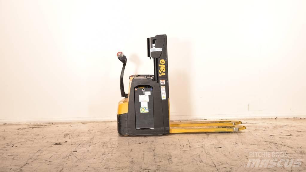 Yale MS 14 AC Pedestrian stacker