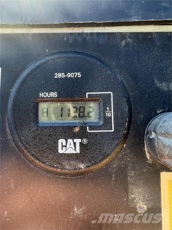 CAT PS-150B Pneumatic tired rollers