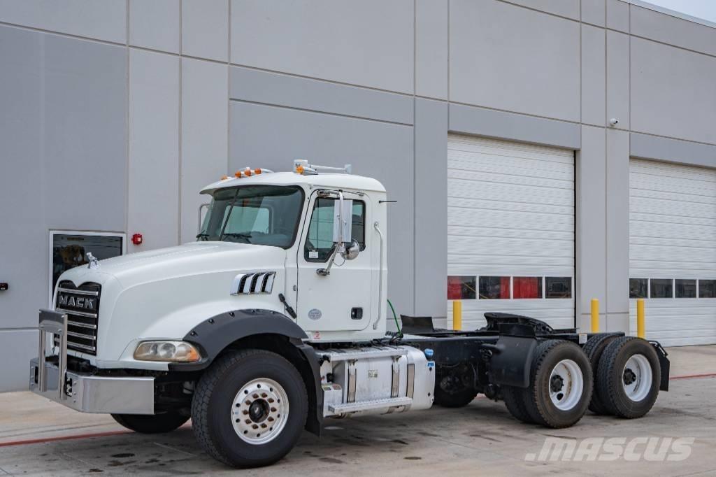 Mack Granite GU 813 Prime Movers