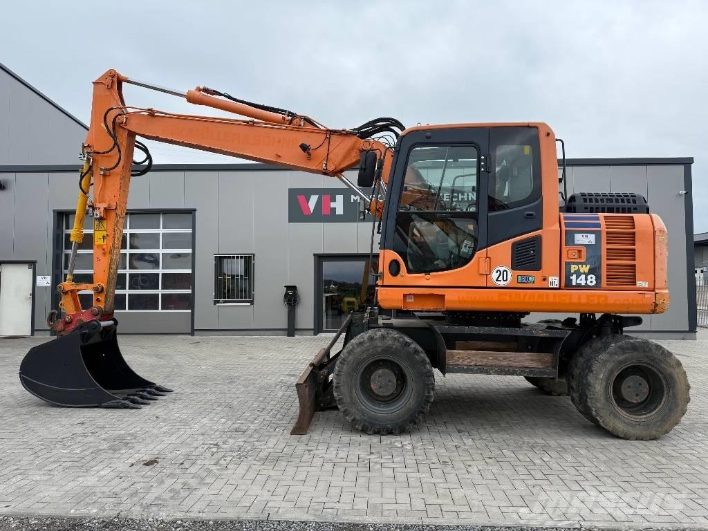 Komatsu PW 148-8 Wheeled excavators