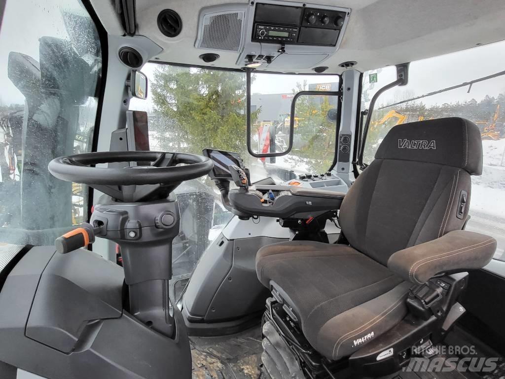 Valtra Q 305 Tractors