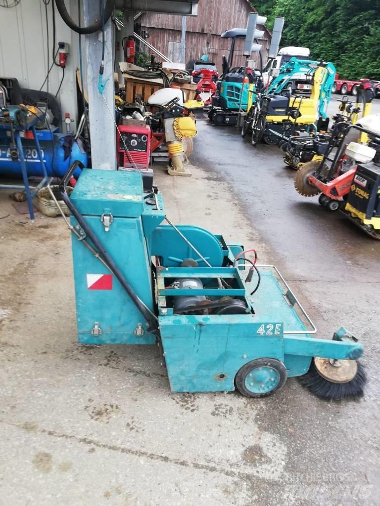 Tennant E42 Sweepers