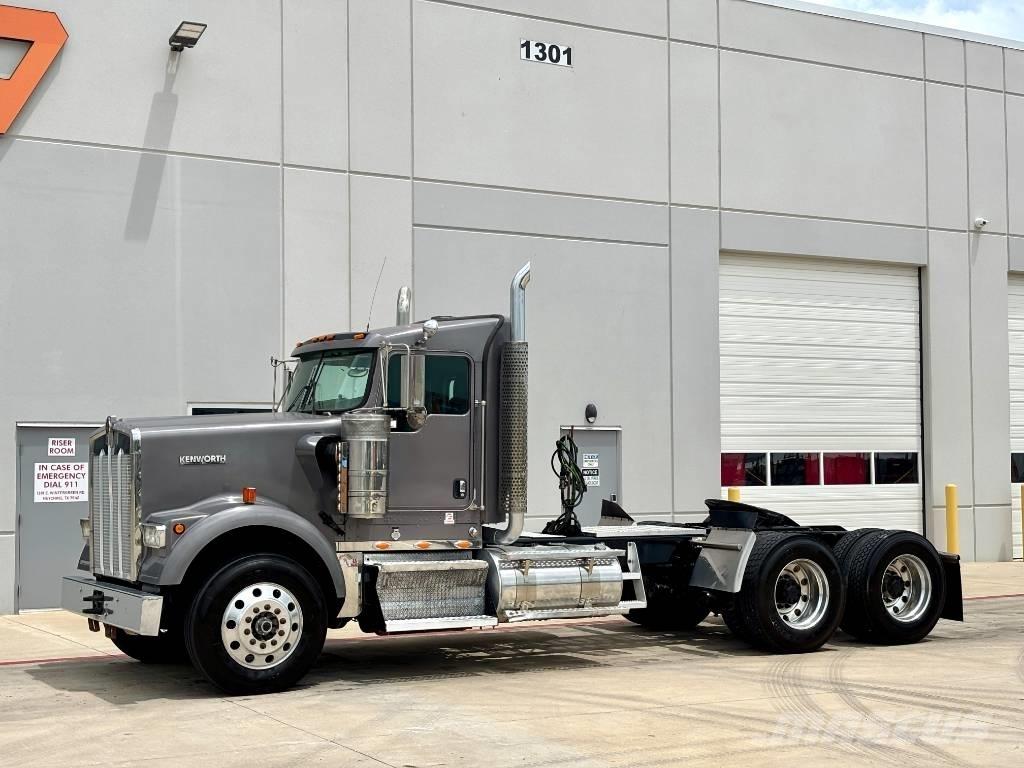 Kenworth W 900 Prime Movers