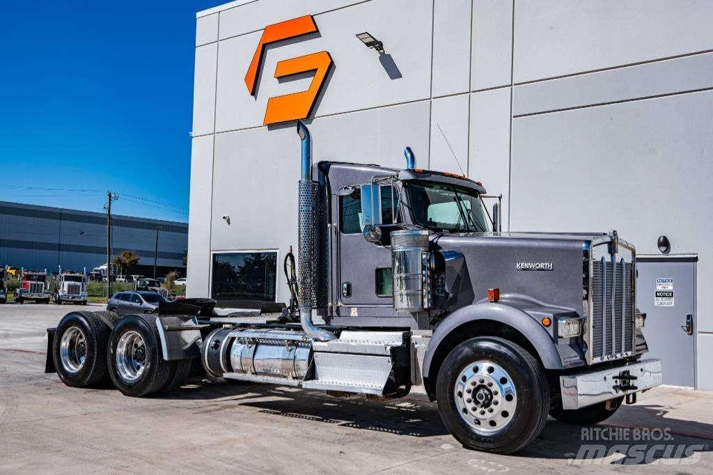 Kenworth W 900 Prime Movers