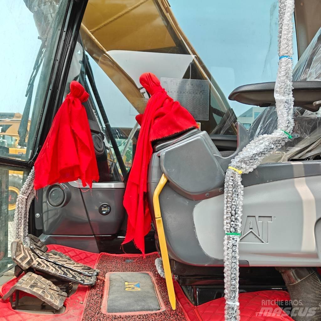 CAT 323D Crawler excavators