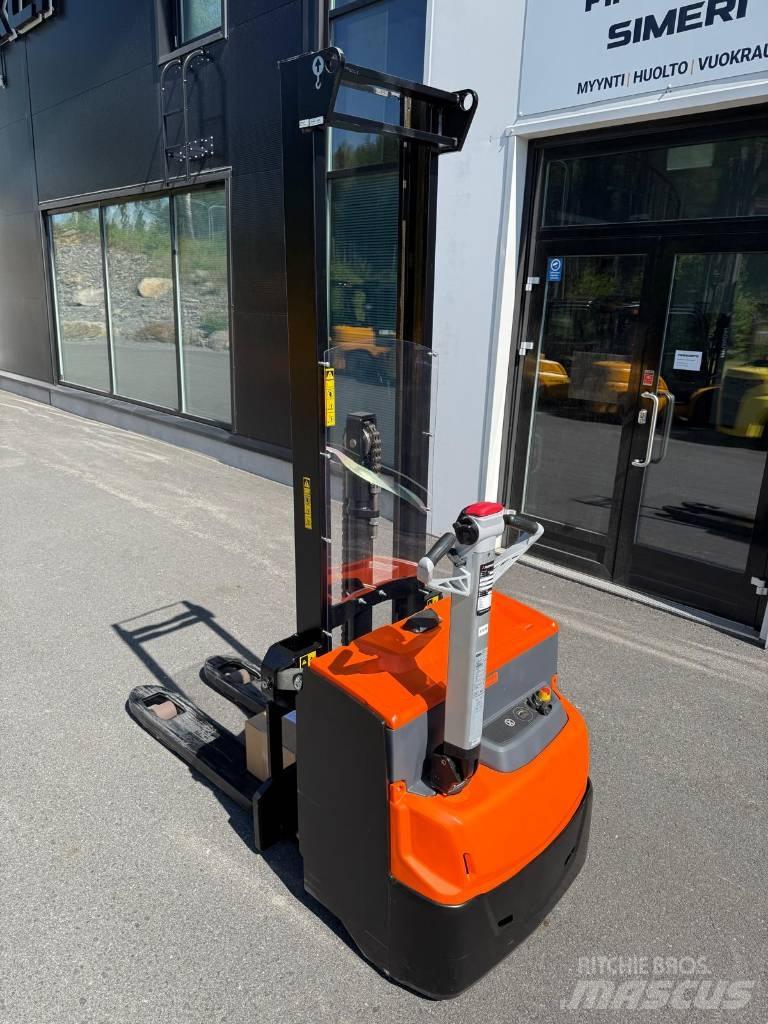 Rocla SWS12L Pedestrian stacker