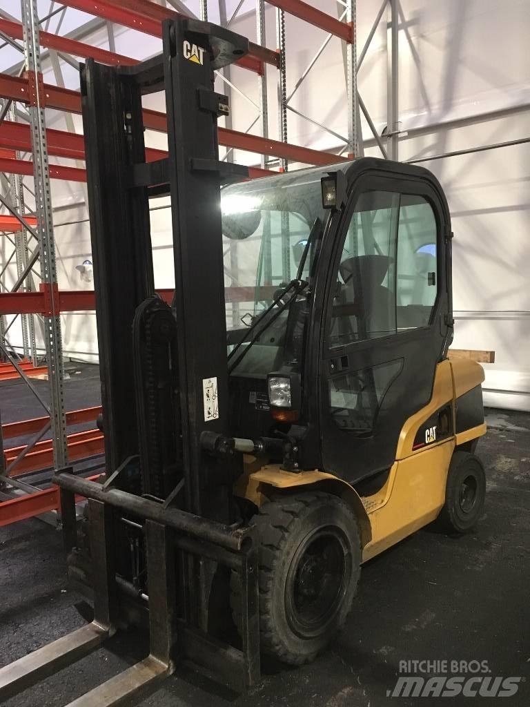 CAT DP 35 N Diesel trucks