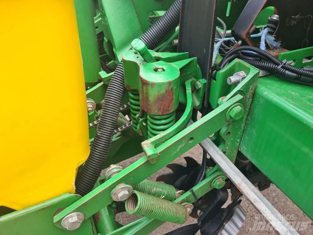 John Deere 1770 Planters