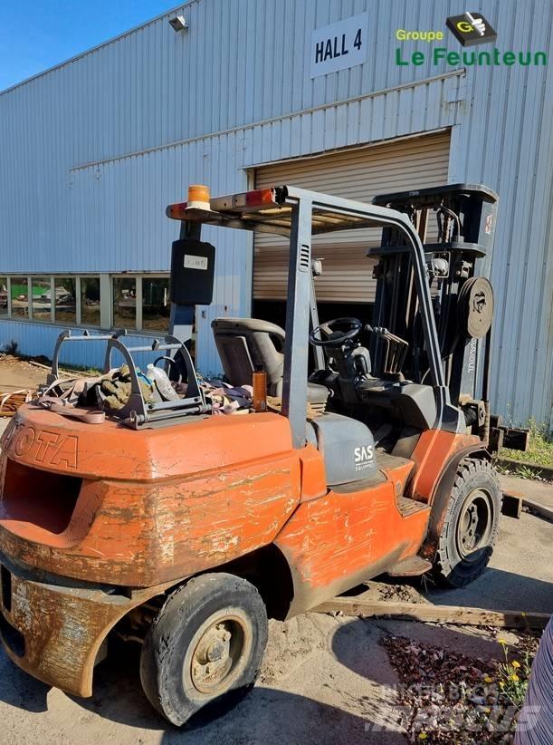 Toyota 02-7 FG A 50 LPG trucks