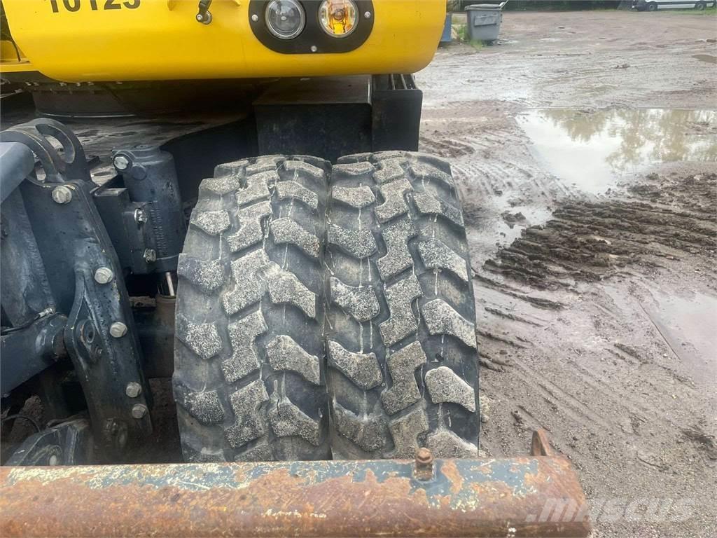 Komatsu PW148-10 Wheeled excavators